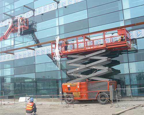 升降機(jī)租賃公司 山西遠(yuǎn)大 在線咨詢(xún) 原平升降機(jī)